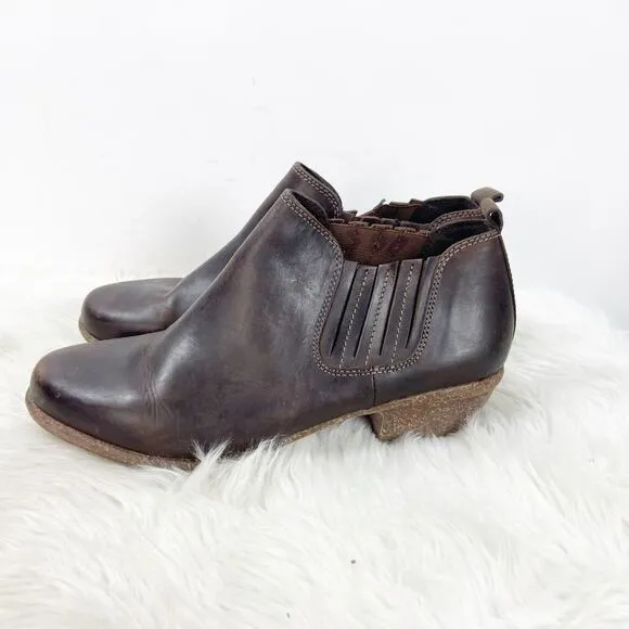 Clarks 9 W Wide Womens Brown Leather Chelsea Slip-on Ankle Booties