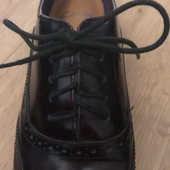Clarks Brown Patent Leather Wingtip Oxfords Women Size 5.5