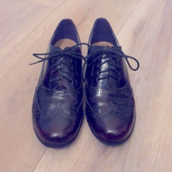 Clarks Brown Patent Leather Wingtip Oxfords Women Size 5.5