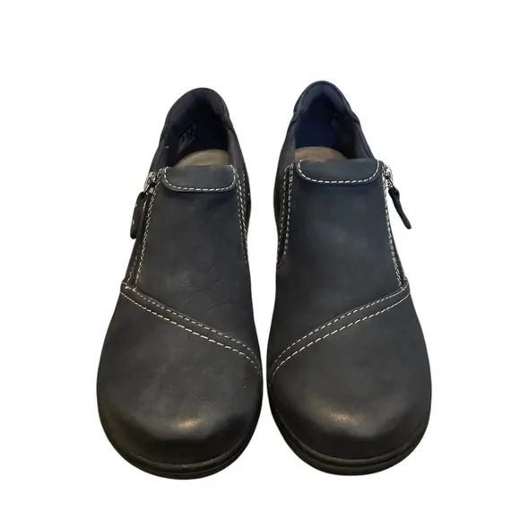 Clarks Carleigh Ray Navy Marine Nubuck Slip On NWT Women’s Size 9