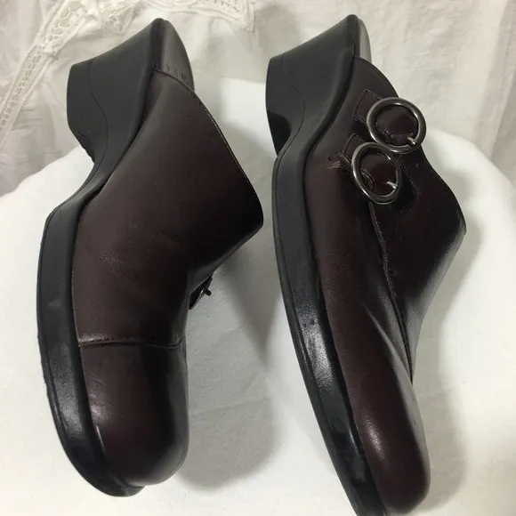 𝅺CLARKS Clogs Brown Side Buckle 7.5 M