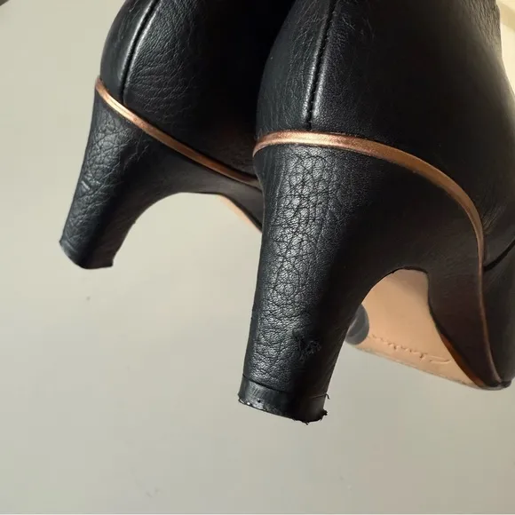 Clarks Ellis Eden Black Leather Kitten Heel  Booties Size 7.5
