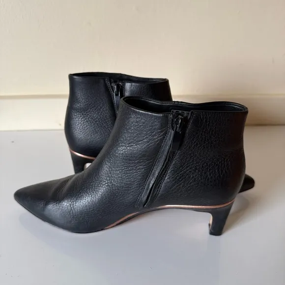 Clarks Ellis Eden Black Leather Kitten Heel  Booties Size 7.5