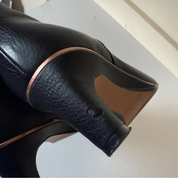 Clarks Ellis Eden Black Leather Kitten Heel  Booties Size 7.5