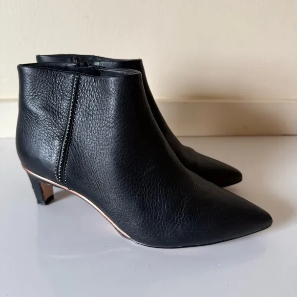 Clarks Ellis Eden Black Leather Kitten Heel  Booties Size 7.5