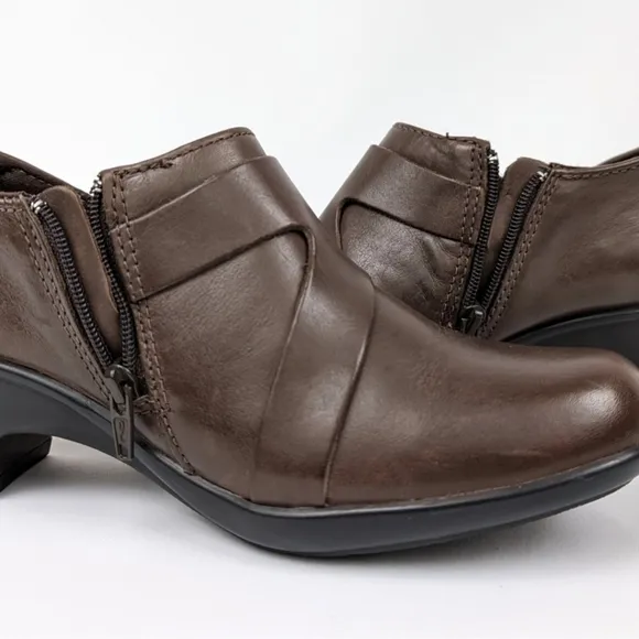 Clarks Genette Frolic Leather Shootie Block Heel Side Zip Chunky Brown 7.5 NWOT