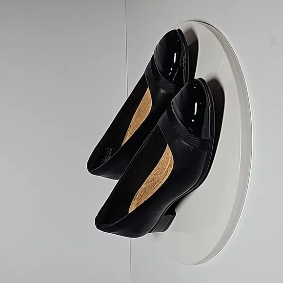 Clarks Juliet Monet Flat Pumps Heels Square Toe Low Block Heel Patent Black 6.5