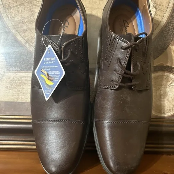 Clarks • Whiddon Cap Mens Oxfords in Dark Brown Leather