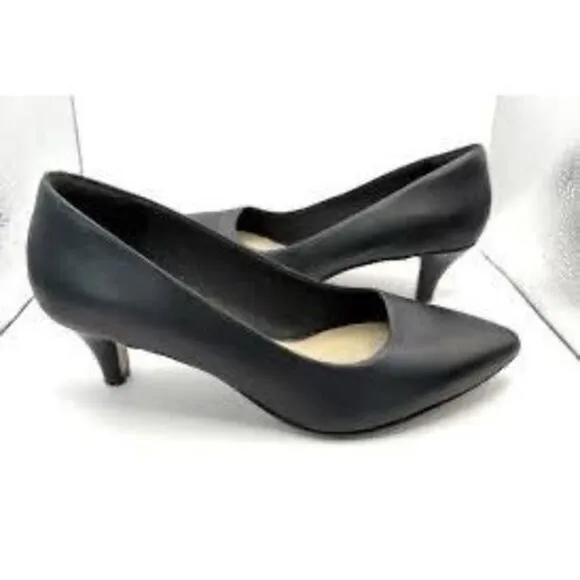 Clarks Women's 6.5 Wide Classic Kitten Heels Black Leather Pointed Toe Office