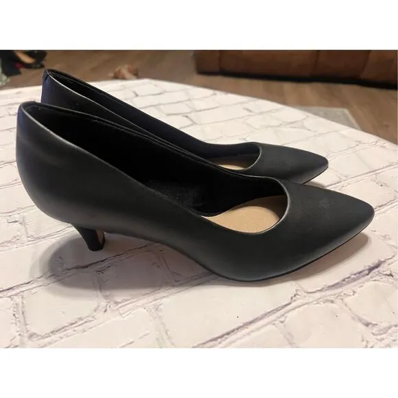 Clarks Women's 6.5 Wide Classic Kitten Heels Black Leather Pointed Toe Office