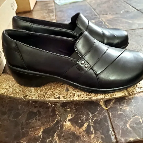Clarks Women's Black Leather May Marigold Slip-On Loafer Sz 6 Wide NWT