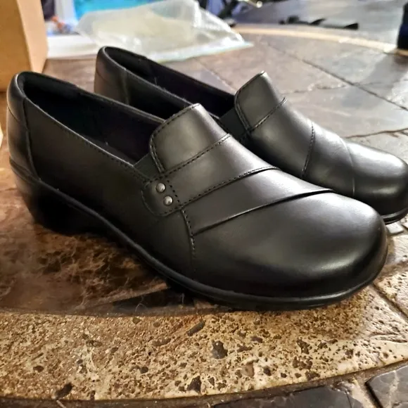 Clarks Women's Black Leather May Marigold Slip-On Loafer Sz 6 Wide NWT