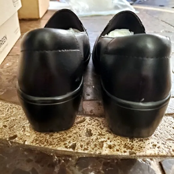 Clarks Women's Black Leather May Marigold Slip-On Loafer Sz 6 Wide NWT