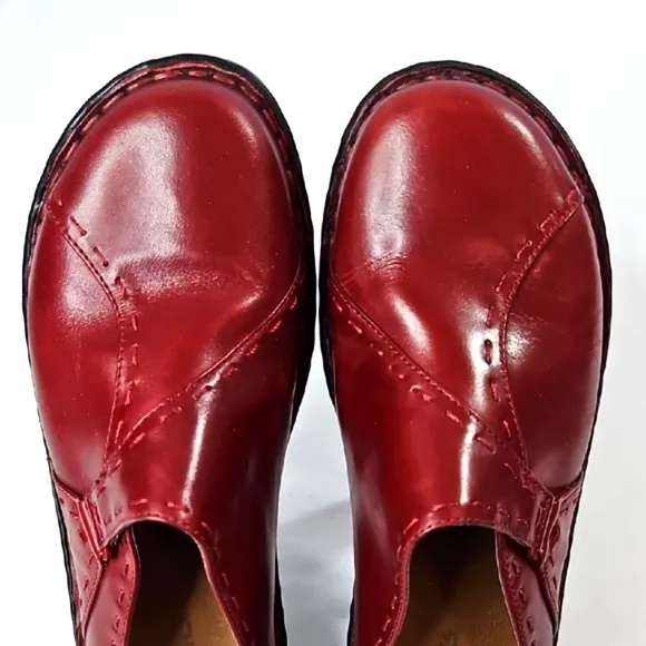 Clarks Womens Red Mules with Smooth Leather Finish Sz 9