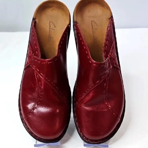 Clarks Womens Red Mules with Smooth Leather Finish Sz 9