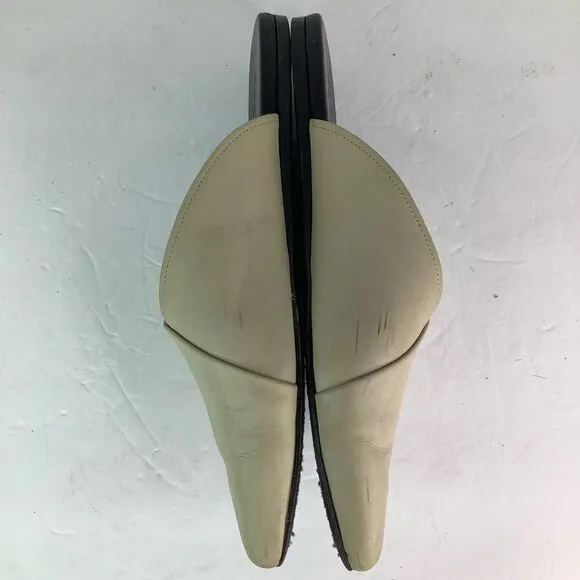 Closed Leather Off White Leather Flat Heel Women’s Mules Shoes Sz 39/8.5