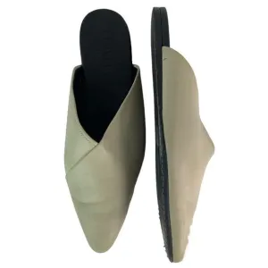 Closed Leather Off White Leather Flat Heel Women’s Mules Shoes Sz 39/8.5