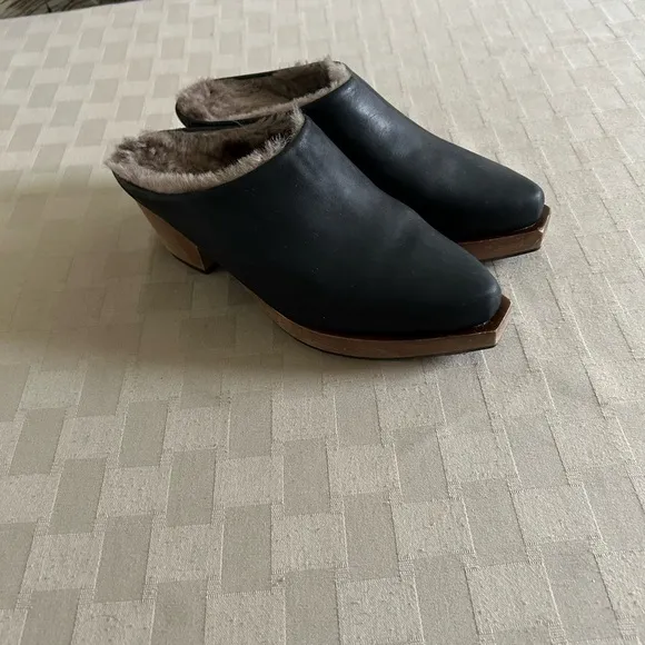 Coclico Keratin Shearling Leather Clogs