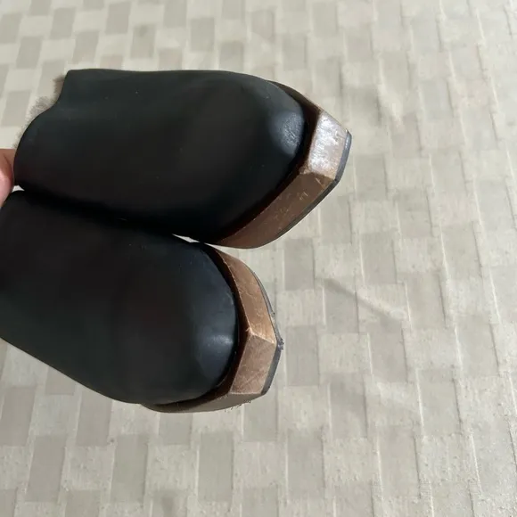 Coclico Keratin Shearling Leather Clogs