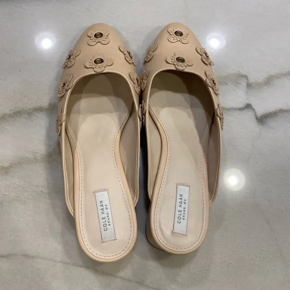 Cole Haan Mules Size 9 Beige Floral Embellished Mules
