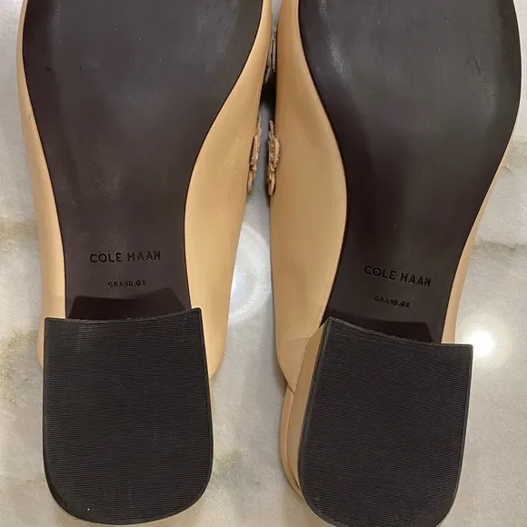 Cole Haan Mules Size 9 Beige Floral Embellished Mules