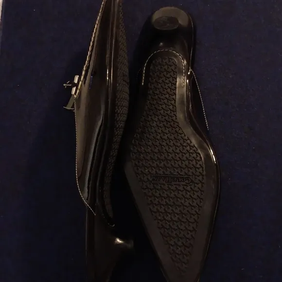 Cole Haan Patent Leather closed toe kitten heels. Size 8B