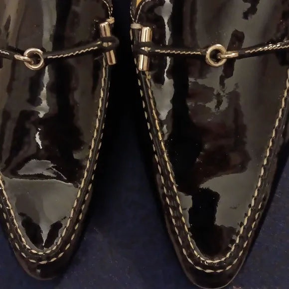 Cole Haan Patent Leather closed toe kitten heels. Size 8B