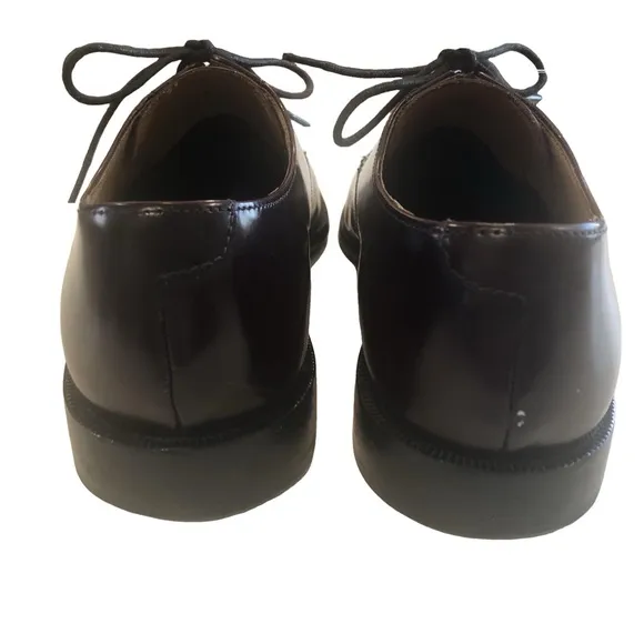 Cole Haan Size 9.5 oxblood lace up oxfords. Classic career leather closet staple