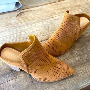 COPY - Gibson Latimer Nora Mules