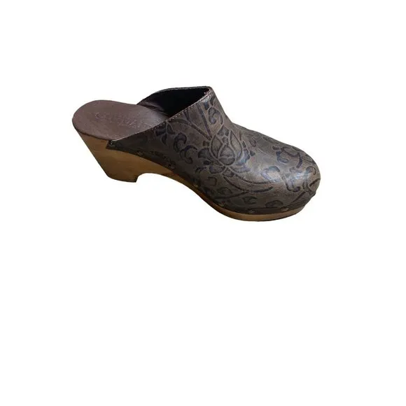 CORDANI WOMEN'S RARE RETRO DARK BROWN EMBOSSED LEATHER WOODEN CLOGS SZ 38/7.5