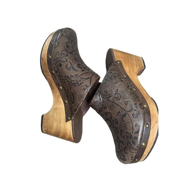 CORDANI WOMEN'S RARE RETRO DARK BROWN EMBOSSED LEATHER WOODEN CLOGS SZ 38/7.5