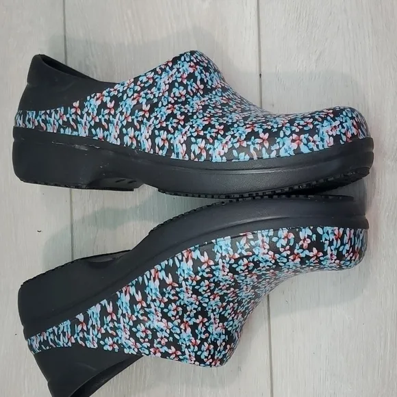 Croc Womens Neria Pro Triple Comfort Floral Rubber Clogs shoes sz 11