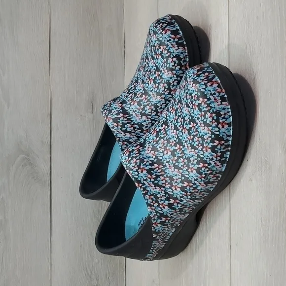 Croc Womens Neria Pro Triple Comfort Floral Rubber Clogs shoes sz 11