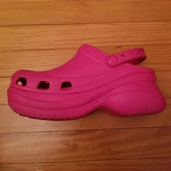 Crocs 8 Hot Pink Platform Iconic Comfort Clogs Sandals Slip On Shoes Barbiecore