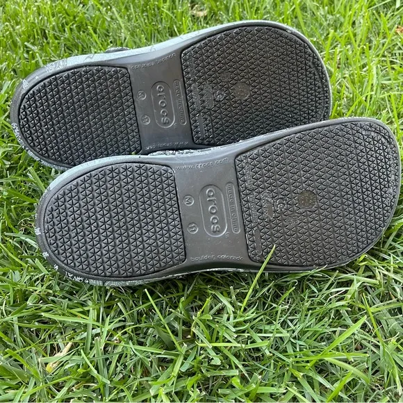 Crocs / At Work Bistro Clogs / GrayBandana Print / Mens 11 / SlipResist New