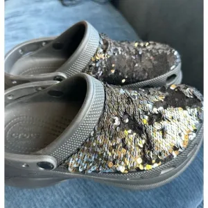 Crocs Bae Platform Shoes Clogs Black and Gold Sequins Rare Size 8