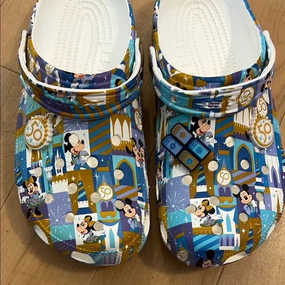 CROCS Blue and White Geometric Clogs
