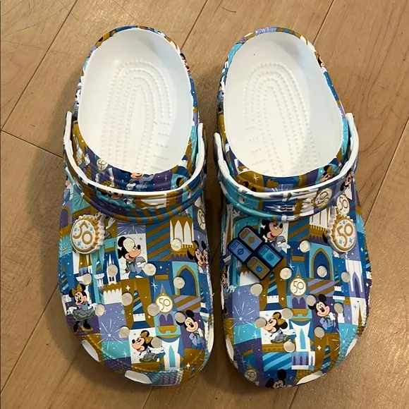 CROCS Blue and White Geometric Clogs