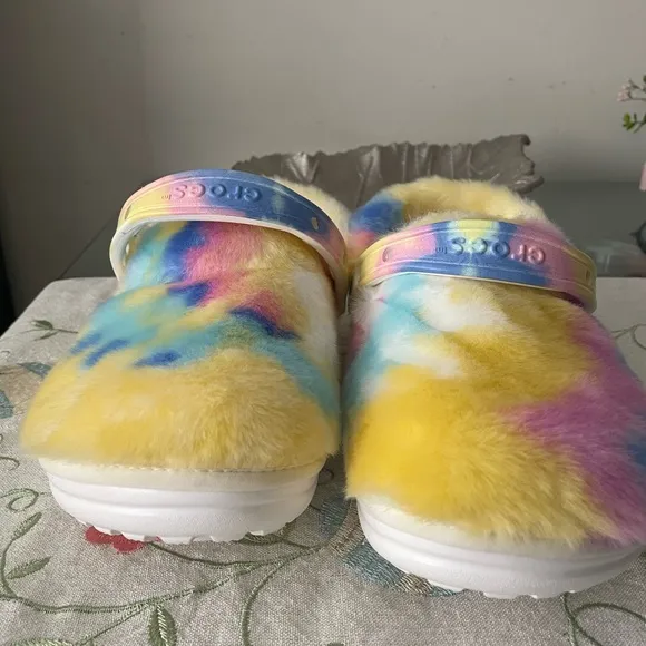 🩷💛Crocs- Brand New Classic Fur Sure Adult Faux-Fur Clogs