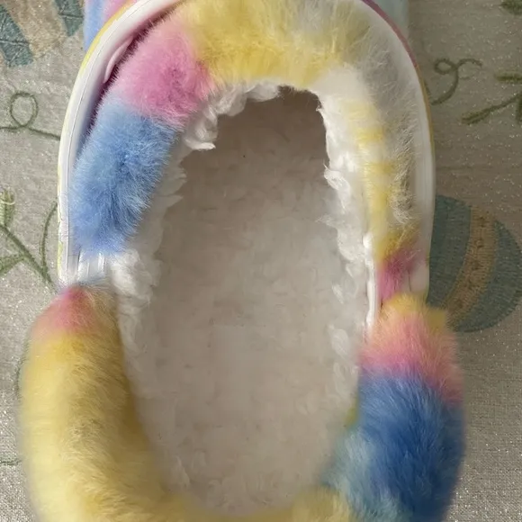 🩷💛Crocs- Brand New Classic Fur Sure Adult Faux-Fur Clogs