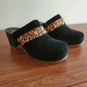 Crocs Chunky Triple Comfort Sarah Leopard Animal Print Suede Mule/Clogs (7)