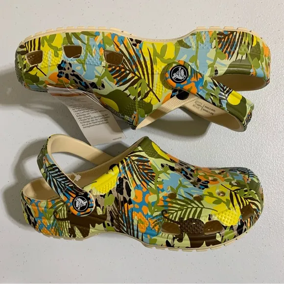 CROCS Classic Far Out Clogs-Size J6 NWT