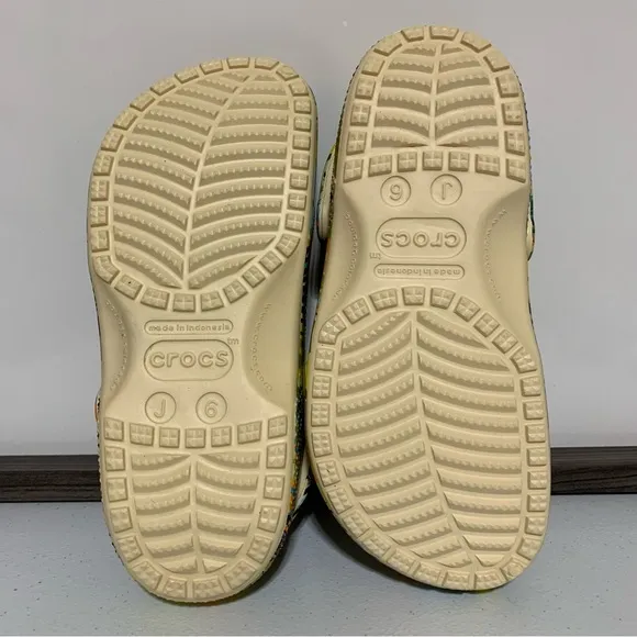 CROCS Classic Far Out Clogs-Size J6 NWT