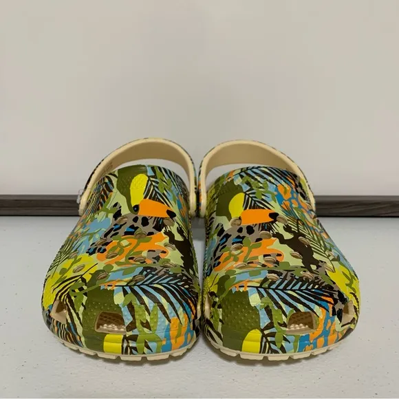 CROCS Classic Far Out Clogs-Size J6 NWT