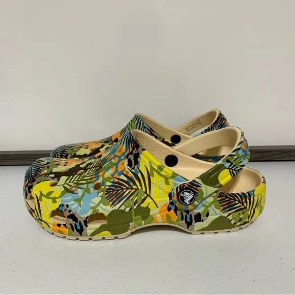 CROCS Classic Far Out Clogs-Size J6 NWT