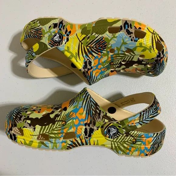 CROCS Classic Far Out Clogs-Size J6 NWT