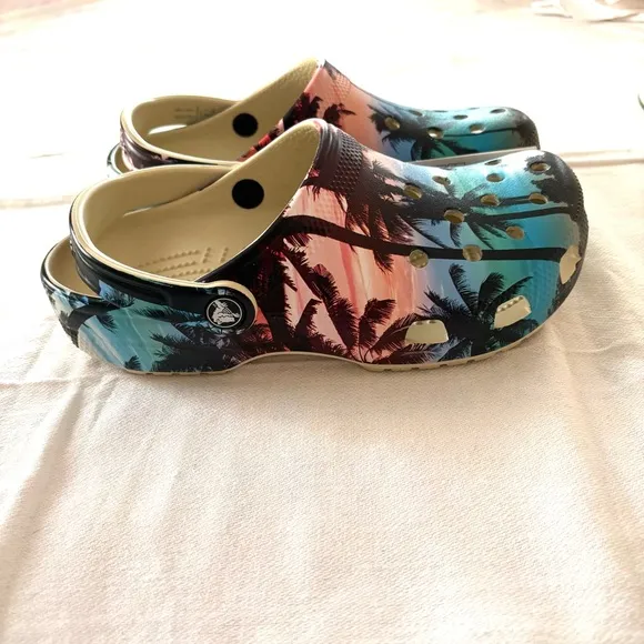 Crocs Classic Retro Resort Clog Palm trees Pink Turq Black SZ 7 NWT