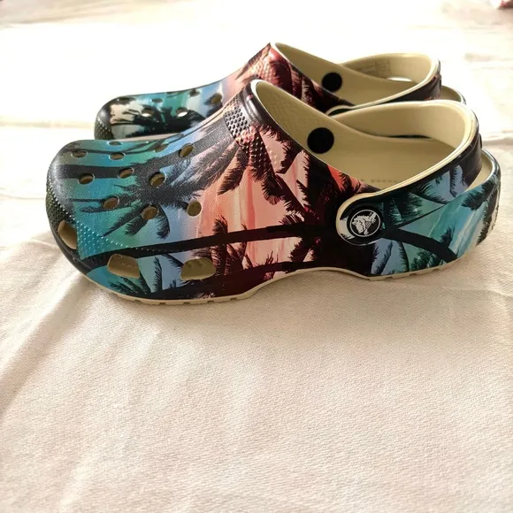Crocs Classic Retro Resort Clog Palm trees Pink Turq Black SZ 7 NWT