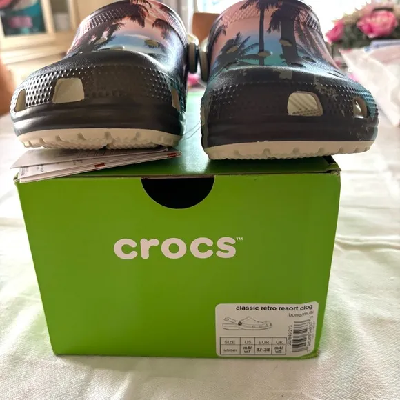 Crocs Classic Retro Resort Clog Palm trees Pink Turq Black SZ 7 NWT