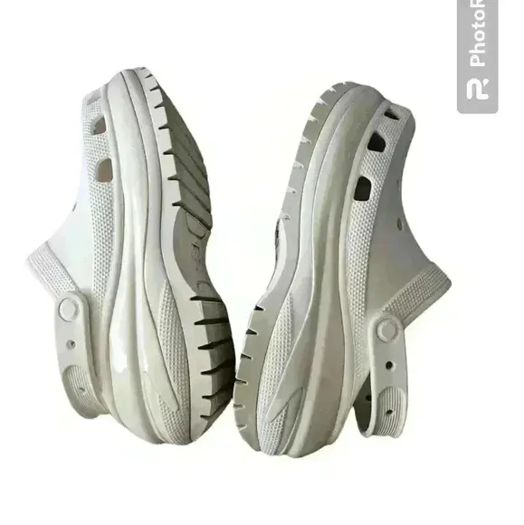 Crocs Classic Unisex White Mega Crush Clog 10 W 8 M